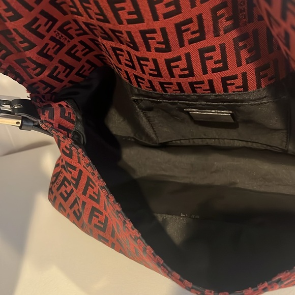 Fendi Baguette Bag - Picture 4 of 9